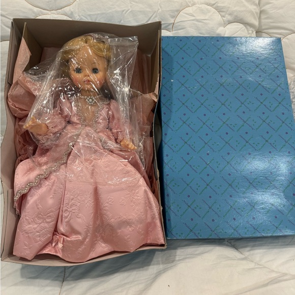 Madame Alexander “princess “ 1527” 13 inch doll . Original box included. - Picture 4 of 6